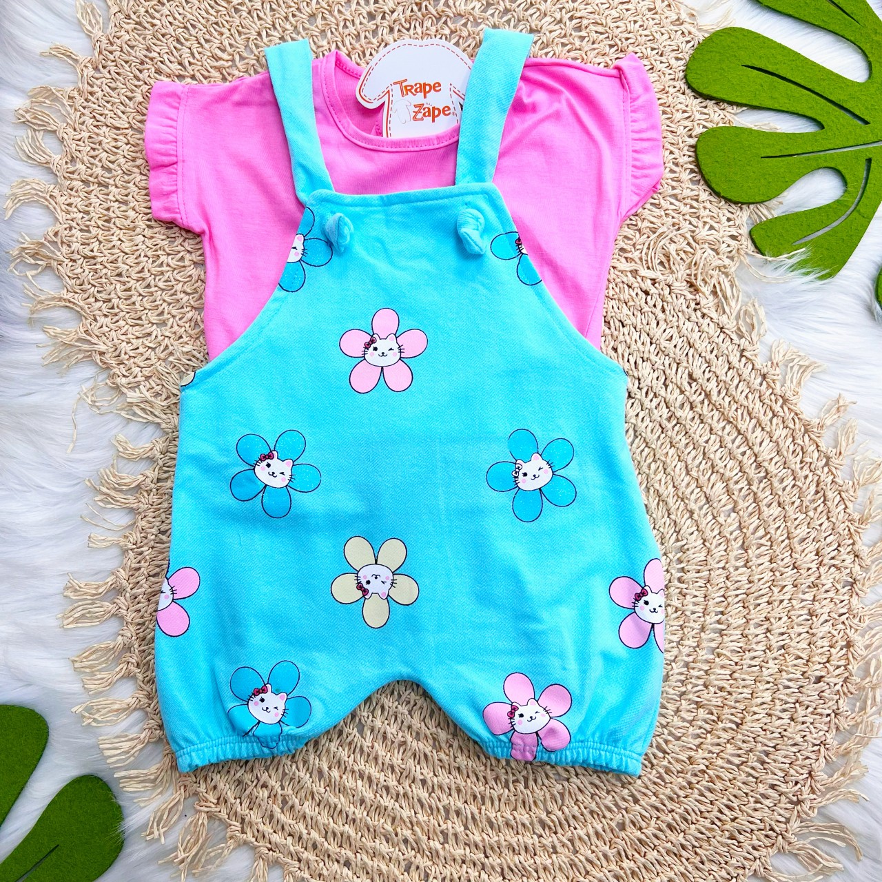  Conj. Blusa e Jardineira Gatinhas - Rosa Pink e Azul Bebê